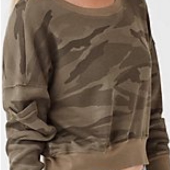 NWT Splendid size medium camo top. - Picture 3 of 4